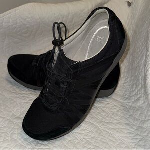 Like NEW Black Dansko Henriette athletic shoe
